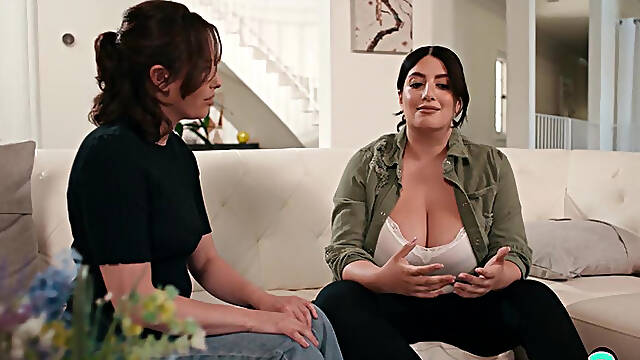 BBW Arab MILF soldier Sarah Arabic visits her lesbian commanding officer