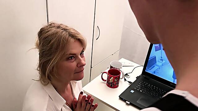 Aroused mom seduced in the morning for nothing but crazy incest