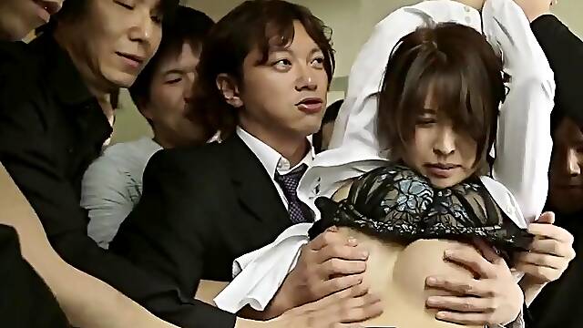 Beautiful Asian Babe Fucked On The Bus