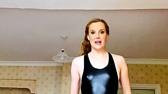 Cute amateur brunette naughty in solo jerking show on camera