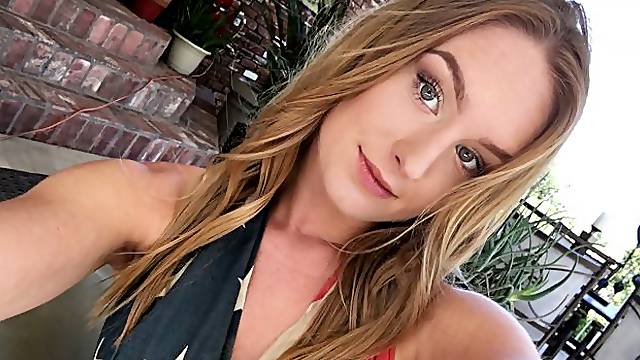 Beautiful outdoor sex by the pool with a big-bottomed Daisy Stone