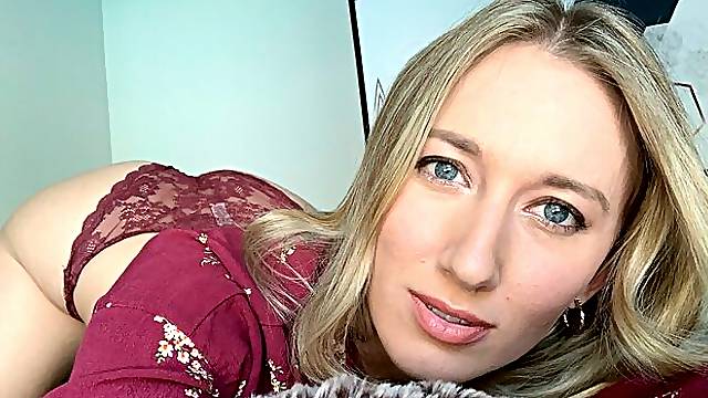 Anal solo session with a big-bottomed blonde model Riley Reyes