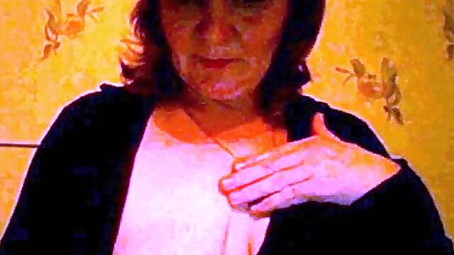 Mature Russian Amateur Irina Shows Off on Webcam