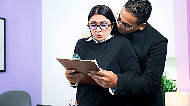 Oye Mami featuring Silvana Lees big ass porn