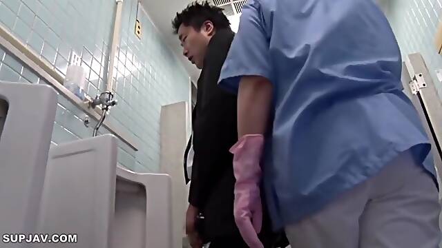 (mosaic Removed) Cleaning Ladys Blowjob Captivates New Employee!