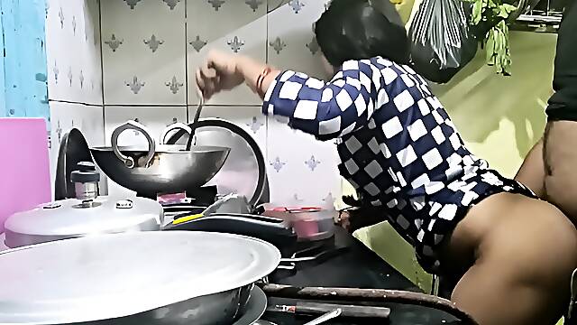The maid who came from the village did not have any leaves, so the owner took advantage of that and fucked the maid (Hindi Clear Audio)