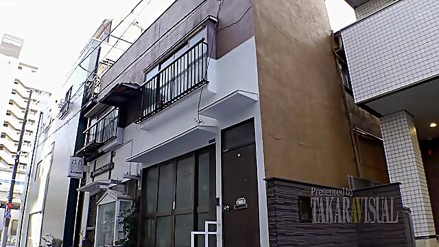 翔田千里 信用出来る部下と自宅で飲み会をして妻がねとられる