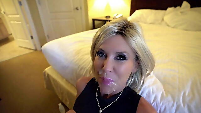Hot MILF Gets Big Cumshot Over Her Lips