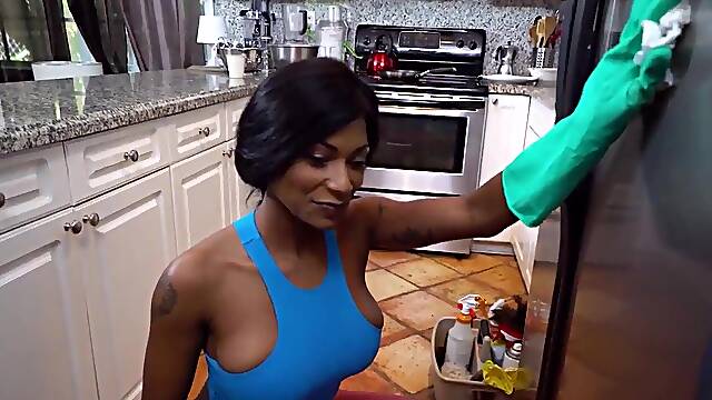 Hawt black hottie accedes to show some skin for cash