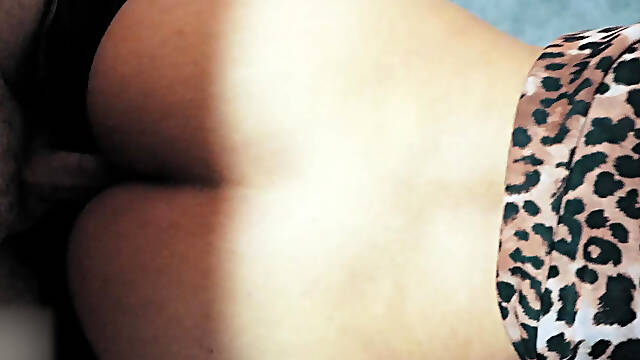 Passionate encounter between the cleaning lady and her Arab boss