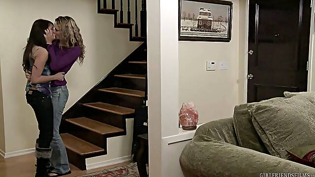 Girlfriendsfilms Shyla Jennings & MILF Prinzzess fiery passion