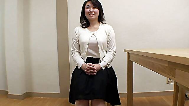 Next door MILF gets creampie