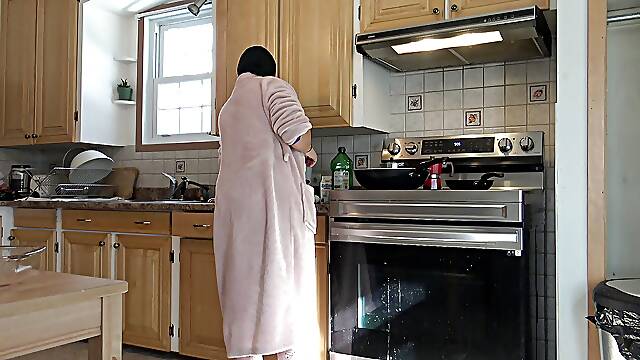 Homemade Arab Wife Doggystyle Fuck in the Kitchen