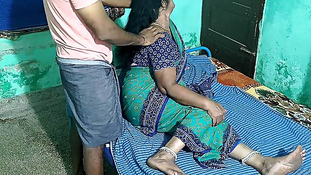 Real Sex Video of Young Man Hot Sex with Aunty