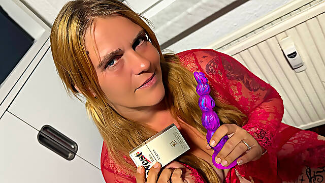 Test My New Dildo and Use It to Work on My Pussy and Smoke